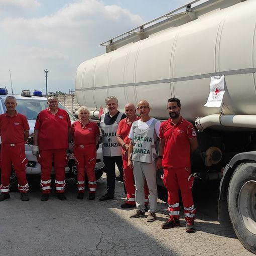 Dalla Guardia di Finanza di Asti in dono alla Croce Rossa italiana due articolati e 28mila litri di gasolio