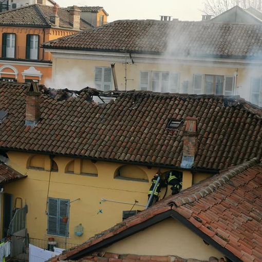 A Canelli incendio tetto all'alba