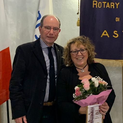 Brunella Mascarino al Rotary ha ripercorso la sua carriera giornalistica, da Asti al Tg3 Piemonte