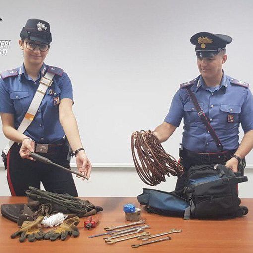 Romeno 26enne sorpreso a rubare cavi di rame nell'ex Way Assauto: arrestato