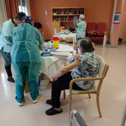 Vaccinazione a Castelnuovo Belbo, casa di riposo 'I Giardini'