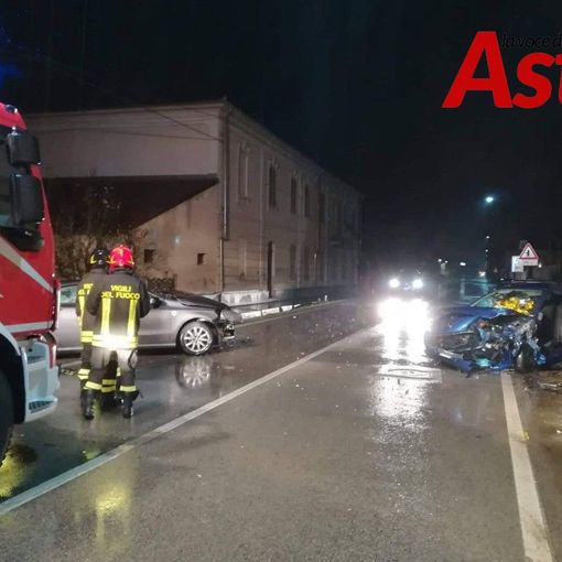 Frontale a San Marzanotto. Incastrato nell'auto ha avuto bisogno dell'intervento dei Vigili del Fuoco per essere estratto