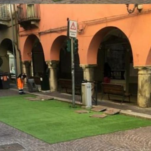 Si presentava così stamattina agli occhi dei proprietari il &quot;dehor&quot;