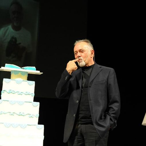 Giorgio Faletti durante una serata al Teatro Alfieri di Asti