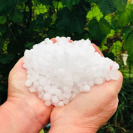 Grandine a Mombaldone - foto di Mariangela Bonifacino da Dati Meteo Asti