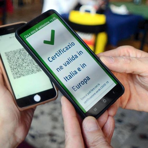Un medico astigiano è stato arrestato per il rilascio di false certificazioni green pass [VIDEO]