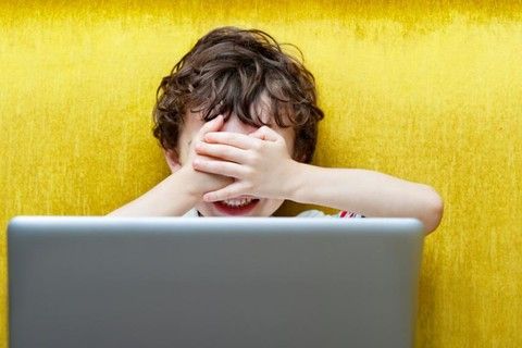 La dad provoca ferite molto profonde nella psiche dei ragazzi