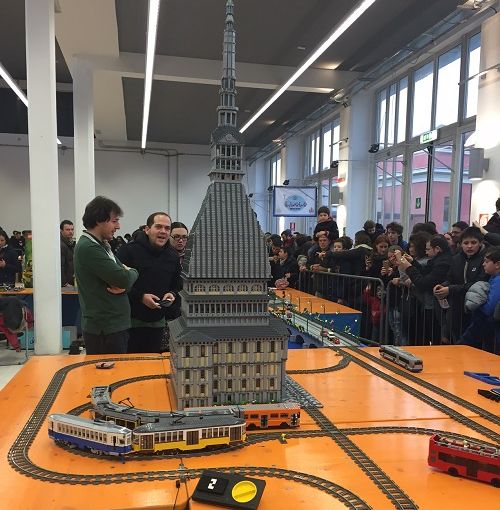 La Mole Antonelliana riprodotta con i mattoncini