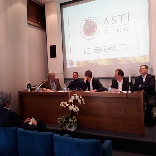 Un tricolore nel nome del &quot;Born in Italy&quot;: il Consorzio Asti docg rilancia i progetti export