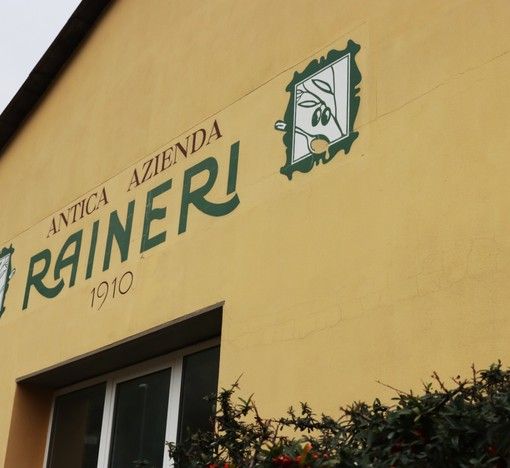 Olio Raineri sostiene la Dieta Mediterranea: testimonial non solo l’olio ma anche olive, tonno, pomodori, pesto e acciughe