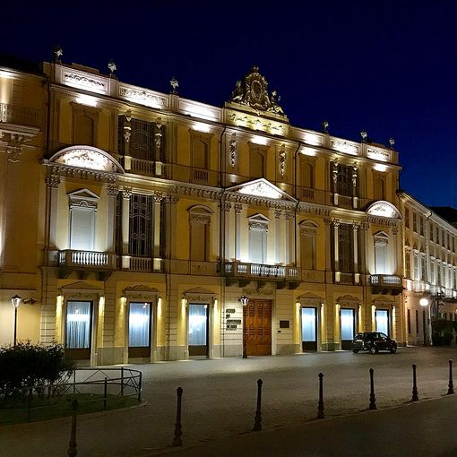 L'Agenzia principale (e sede) di Cassa di Risparmio di Asti, in piazza Libertà