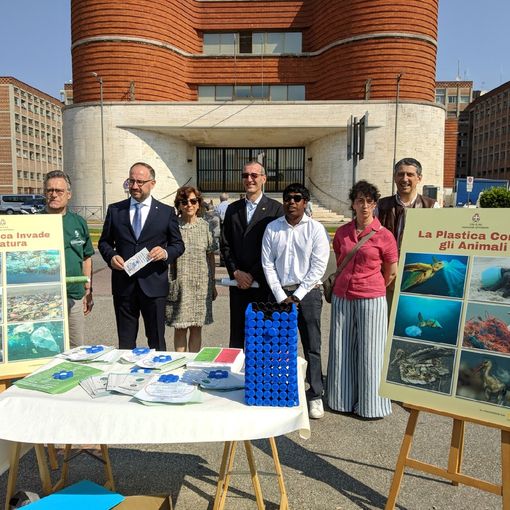 La presidente di Asp, Vincenzina Giaretti, tra il sindaco Rasero e l'assessore Berzano. Sulla destra, la funzionaria comunale Rita Vavalle e Flavio Gotta, responsabile comunicazione di Gaia