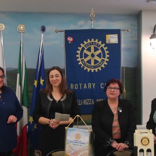 Nella foto, da sinistra: Elisa Chechiele, la presidente dell’R.C. Canelli-Nizza Monferrato Stefania Delsanto, la dottoressa Antonella Giannone e la socia Alessandra Terzolo