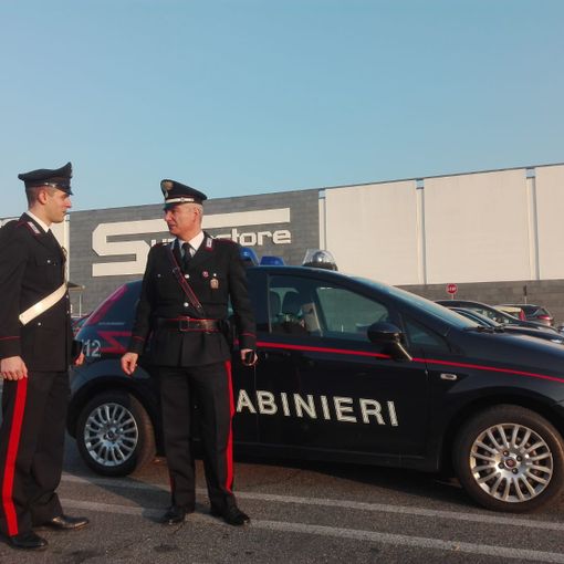 Cercavano di uscire dal supermercato con oltre 500 euro di spesa non pagata: denunciate