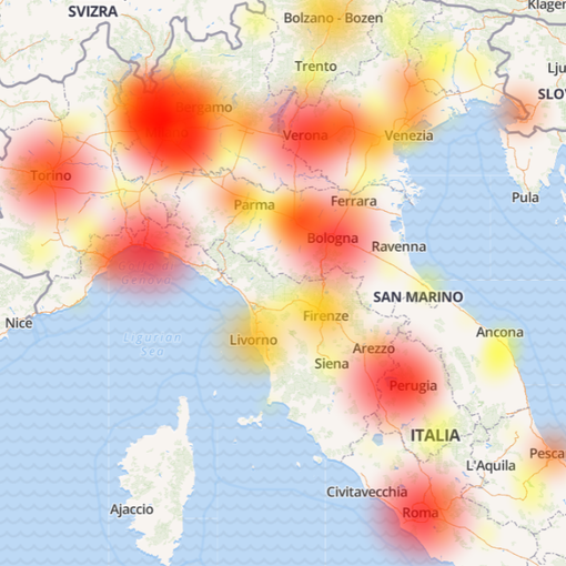 Gli screenshot, tratti dal sito downdetector.it, mostrano in tempo reale le aree in cui si stanno verificando disservizi