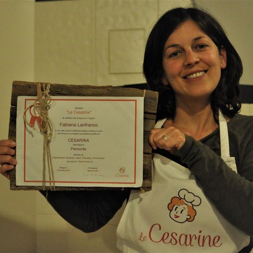 Fabiana Lanfranco con l'attestato delle 'Cesarine'
