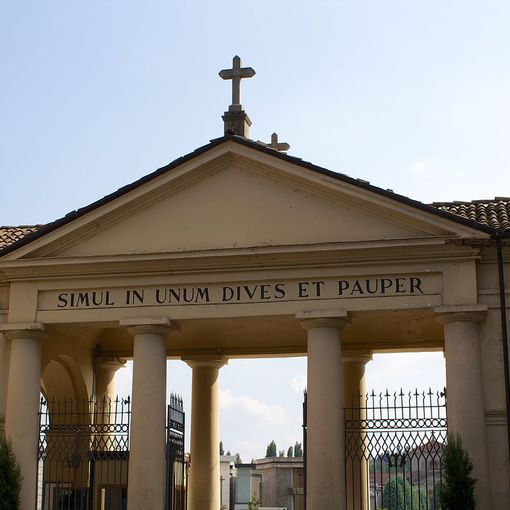L'ingresso del cimitero di Asti