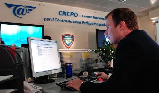 Perquisizioni, arresti e denunce (una delle quali ad Asti) in 15 regioni nell’ambito di una maxi attività anti pedopornografia online