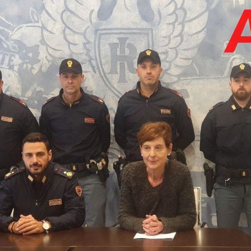 Il responsabile delle Volanti Francesco Gigante e il questore vicario Vittoria Rissone ritratti nel corso della conferenza stampa odierna Il responsabile delle Volanti Francesco Gigante e il questore vicario Vittoria Rissone ritratti nel corso della conferenza stampa odierna