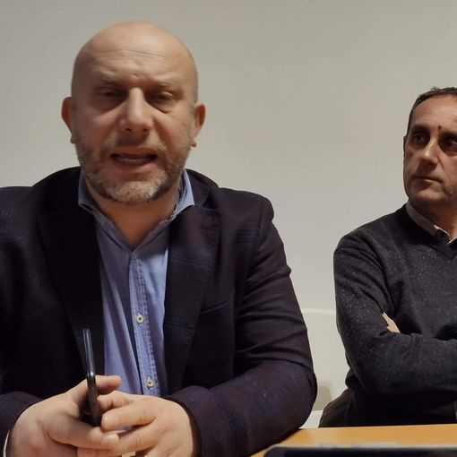 Spata (a sinistra) e il collega Massimo Cerruti, capogruppo M5S in una foto d'archivio