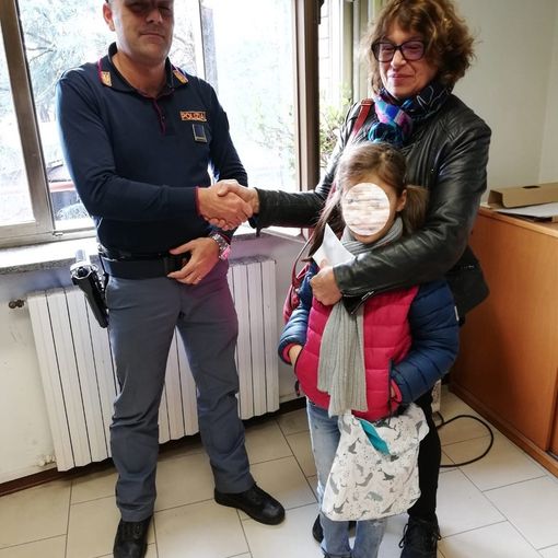 Turista inglese in visita ad Asti ritrova portafogli e documenti grazie alla solerzia del personale della Questura