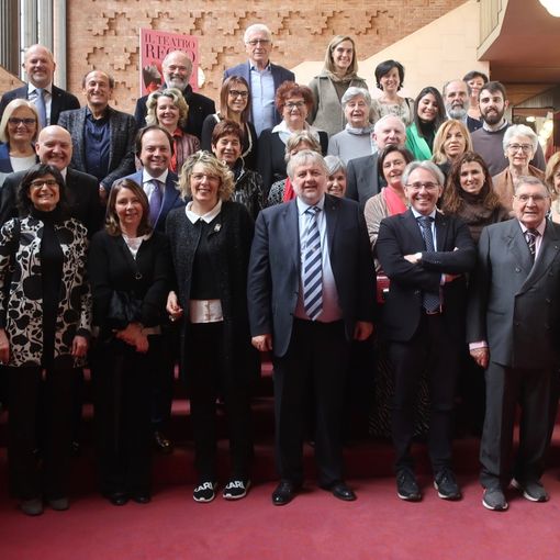 Il gruppone delle socie dell’Inner Wheel di Asti e i soci e socie del Rotary Club di Alba partecipanti alla giornata al Teatro Regio di Torino.