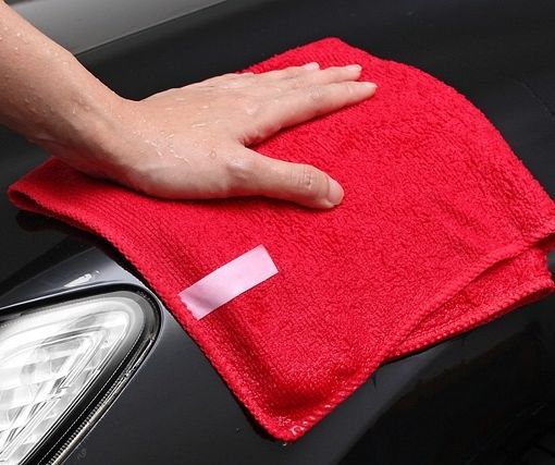 Più pulite senza acqua: le aziende preferiscono il lavaggio a secco per le proprie flotte