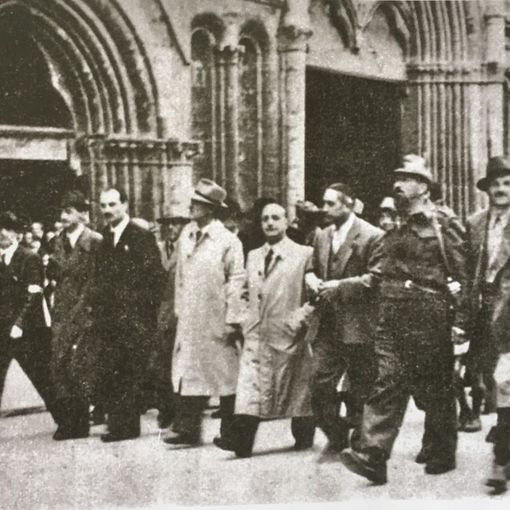 Una foto scattata il 25 aprile 1945 ad Asti, in piazza San Secondo