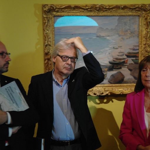 Vittorio Sgarbi ritratto tra il sindaco Maurizio Rasero e l'assessore regionale alla Cultura Vittoria Poggio