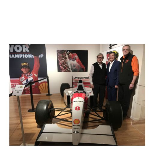 Sorpresa alla mostra su Ayrton Senna. Arriva Vittorio Sgarbi