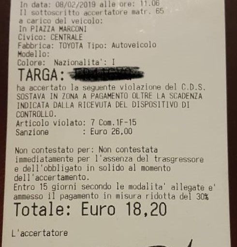 La multa comminata all'auto con i simboli del Comune di Asti