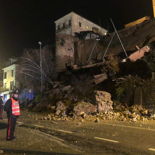 Il muraglione di via XXV Aprile a Moncalvo, crollato nei mesi scorsi, sarà tra le opere che riceveranno contributi