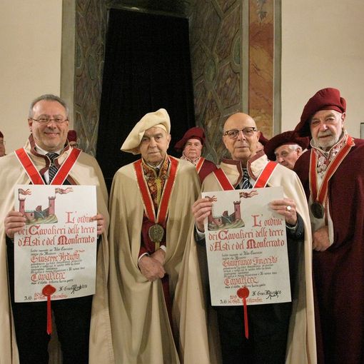 Il Gran Maestro Bracciale (al centro) con i neo Cavalieri