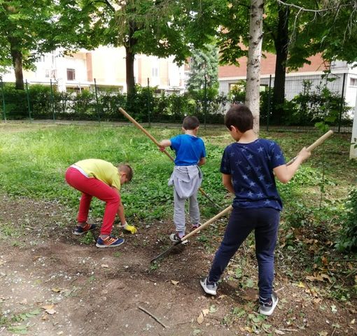 Alunni, genitori e insegnanti della Rio Crosio hanno contributo ad una &quot;Scuola Pulita&quot;