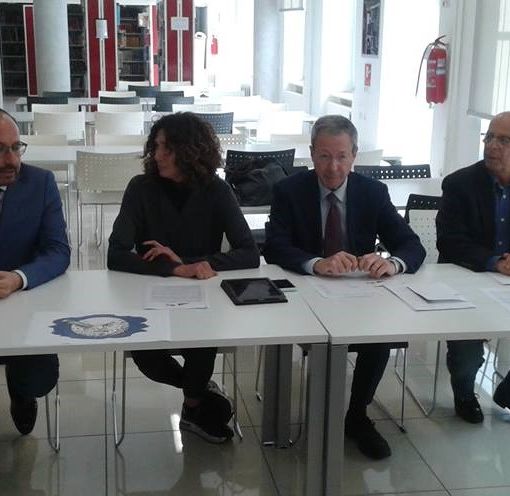 Il sindaco Maurizio Rasero, la presidente della Biblioteca Roberta Bellesini Faletti, il presidente dell'Ordine dei Giornalisti del Piemonte Alberto Sinigaglia e l'assessore comunale alla Cultura Gianfranco Imerito ritratti nel corso della conferenza stampa di presentazione del festival
