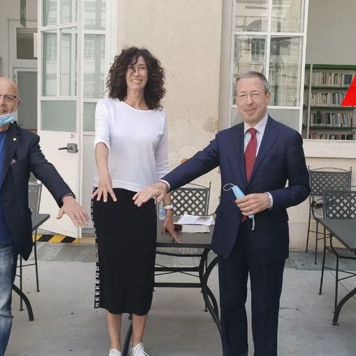 Nella foto, da sinistra a destra: l'assessore alla Cultura Gianfranco Imerito, la presidente della Biblioteca Astense Roberta Bellesini Faletti e il presidente dell'Ordine dei Giornalisti del Piemonte Alberto Sinigaglia