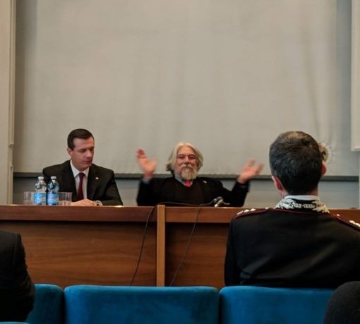 Il colonnello Federici e il dottor Meluzzi ritratti nel corso della presentazione astigiana