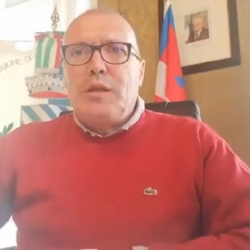 Un fermo immagine tratto dal video del sindaco