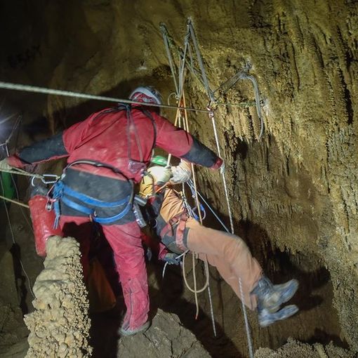 Esercitazione per 32 speleologi nell'Abisso della Donna Selvaggia, a Garessio (CN)