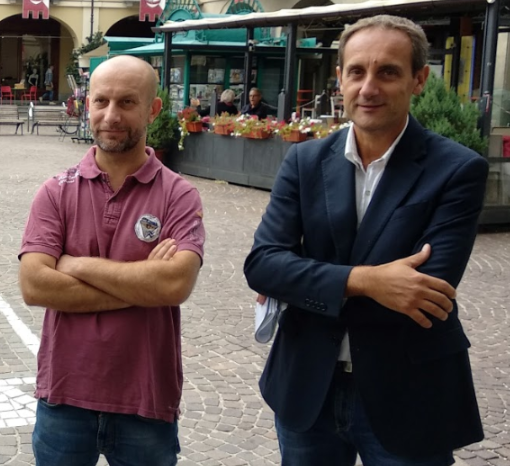Giorgio Spata (a sinistra) e il capogruppo Massimo Cerruti, due dei consiglieri M5S astigiani. I restanti due sono Davide Giargia e Martina Veneto