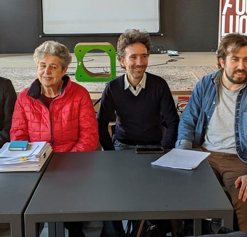 Foto d'archivio, scattata in periodo pre covid-19, che ritrae alcuni dei consiglieri di minoranza firmatari del documento