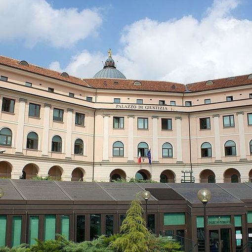 Condannato a 6 anni il barista che violentò il giovane Miguel ai giardini Alganon