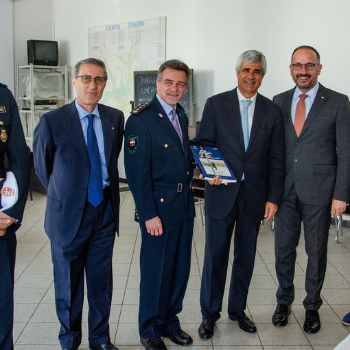 Il dott. Terribile ritratto tra il comandante Saracco e il sindaco Rasero. Alla sinistra di quest'ultimo, l'assessore Marco Bona Il dott. Terribile ritratto tra il comandante Saracco e il sindaco Rasero. Alla sinistra di quest'ultimo, l'assessore Marco Bona
