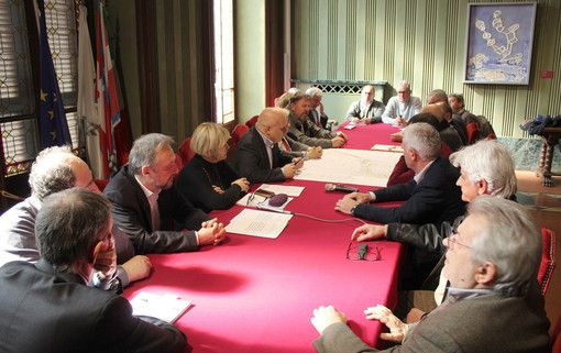 Amministratori riuniti ad Alba per la firma