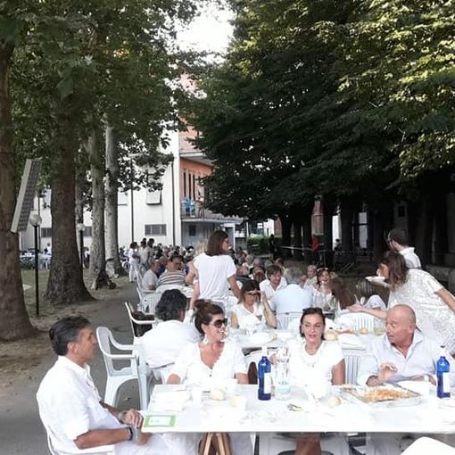 Grande partecipazione alla “cena in bianco” organizzata presso la Casa di Riposo Città di Asti