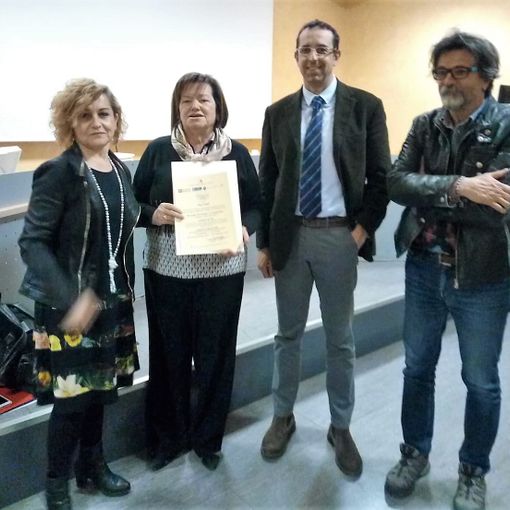 Un momento della premiazione con l’assessore regionale alle Pari Opportunità Monica Cerutti,  l’assessore comunale alle Politiche Sociali  Mariangela Cotto, il dirigente Roberto Giolito e il referente della Banca del Dono Paolo Odorizio