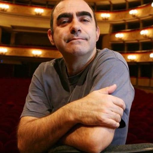 Intervista a Elio, narratore e baritono dell'&quot;Opera buffa&quot;, in scena stasera all'Alfieri di Asti