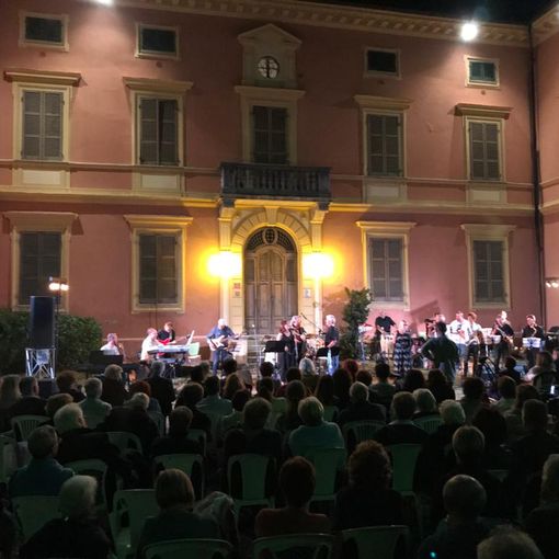 Grande successo per la serata musicale di solidarietà andata in scena a Villa Badoglio