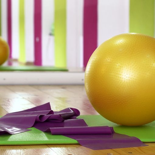 palla e tappetino in palestra