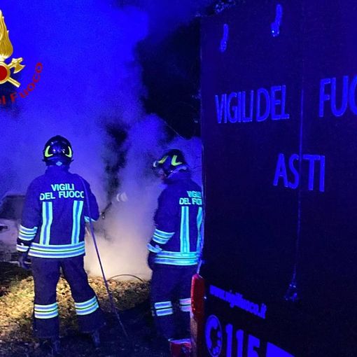 Incendio auto a Castello di Annone, intervenuti Carabinieri e Vigili del Fuoco